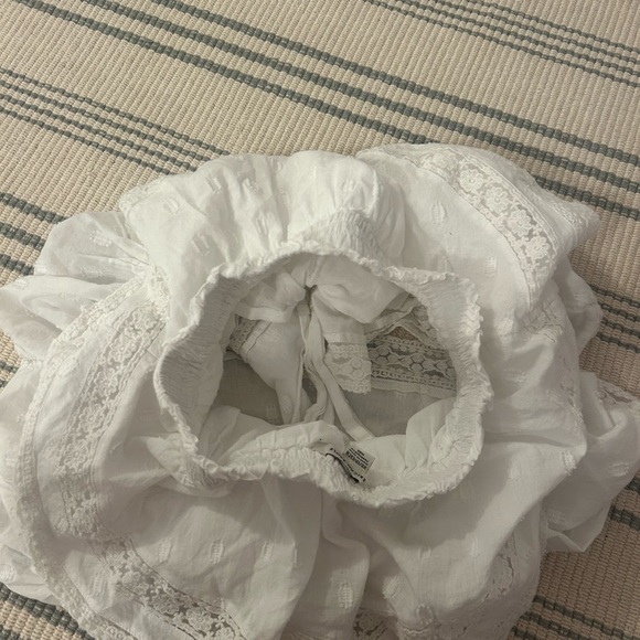 American Eagle White Lace Ruffle Mini Skirt with Built-in Shorts - Picture 2 of 4
